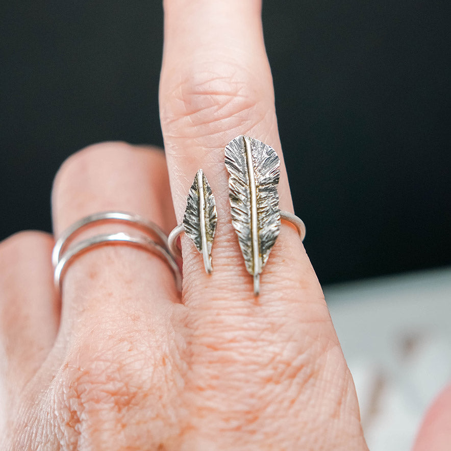 Double Feather Sterling Silver Split Ring with Patina – Size 9