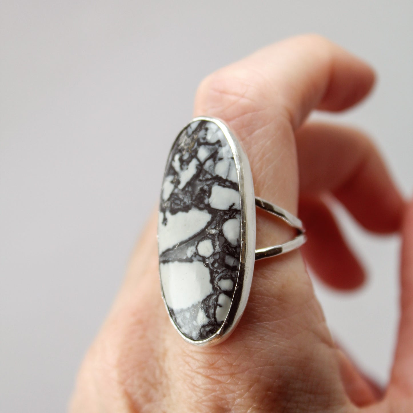 Maligano Jasper Oval Statement Ring, Grey & White – Size 7.25