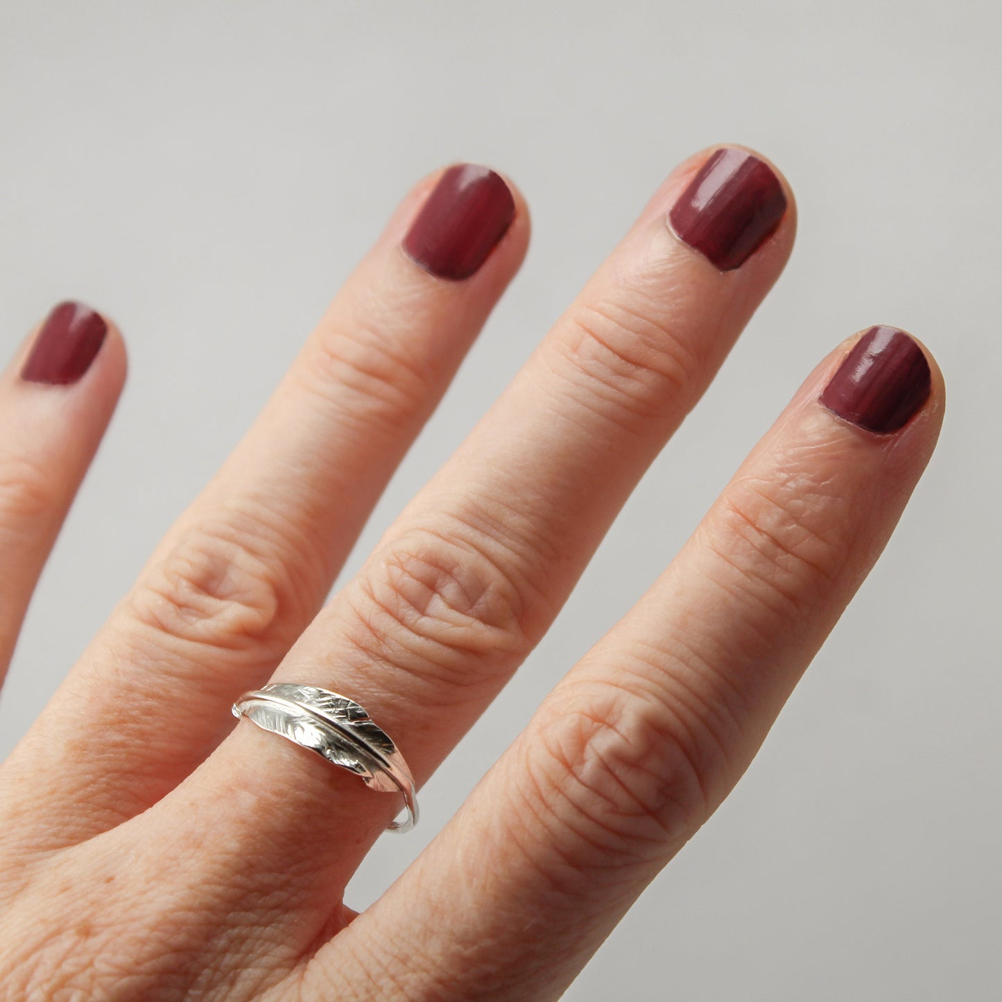 Single Feather Sterling Silver Hammered Ring – Size 5.75