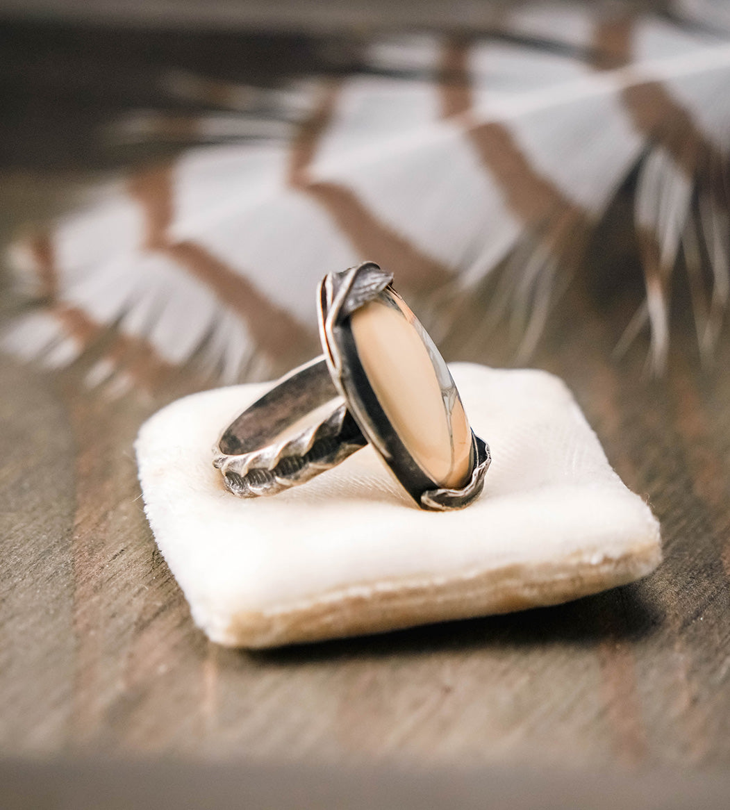 
                  
                    Maligano Jasper Oval Feather Ring with Patina– Size 7.5
                  
                